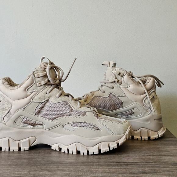 Fila Women's Ray Tracer 2 Mid Top Sneakers Size 8 NWT - Picture 2 of 7